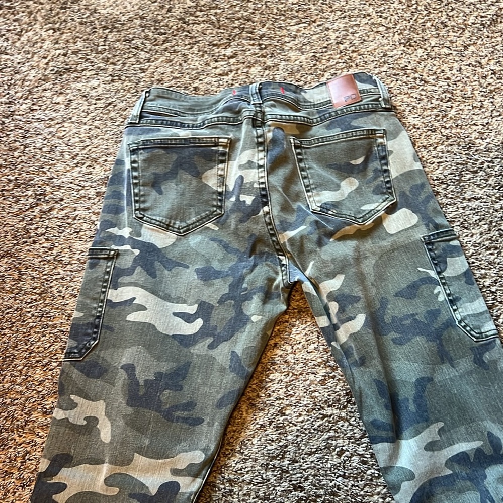 Camo Skinny Pants - Picture 3 of 3